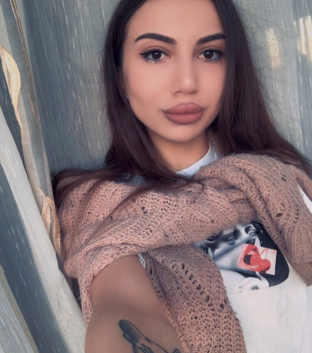 Инна привлекальеная девушка из Северска цена от 3500 руб