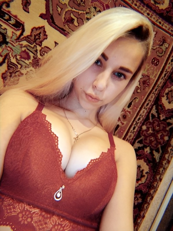 Адель привлекательная девушка из Северска цена от 5000 руб