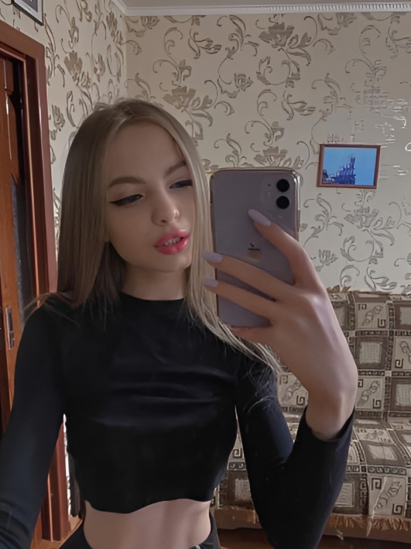 Ева привлекательная девушка из Северска цена от 3000 руб