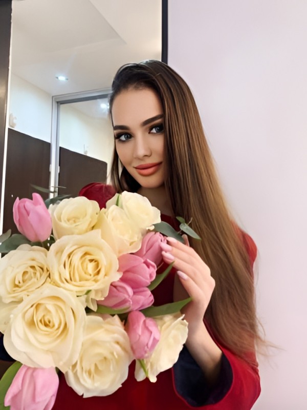 Ярослава привлекательная девушка из Северска цена от 3000 руб