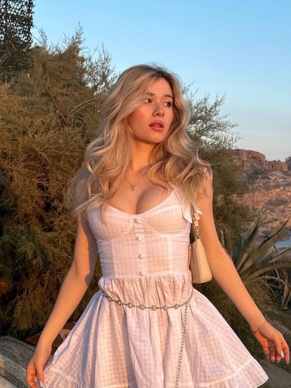 Настенька привлекательная девушка из Северска цена от 3000 руб