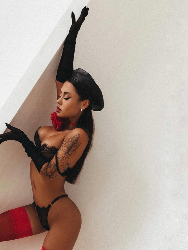 Яна привлекательная девушка из Северска цена от 4000 руб