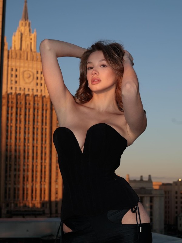 Инесса привлекательная девушка из Северска цена от 7000 руб